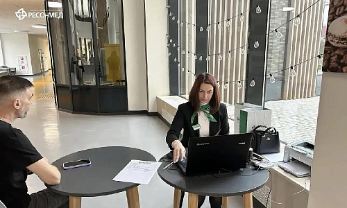 Забота, доступная по праву: РЕСО-МЕД встретилась с ветеранами СВО в Семейном центре имени А.И. Мещерякова