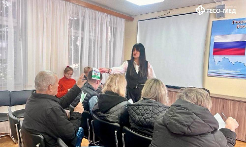 Представители страховой медицинской организации провели встречу с сотрудниками детского дома отдыха